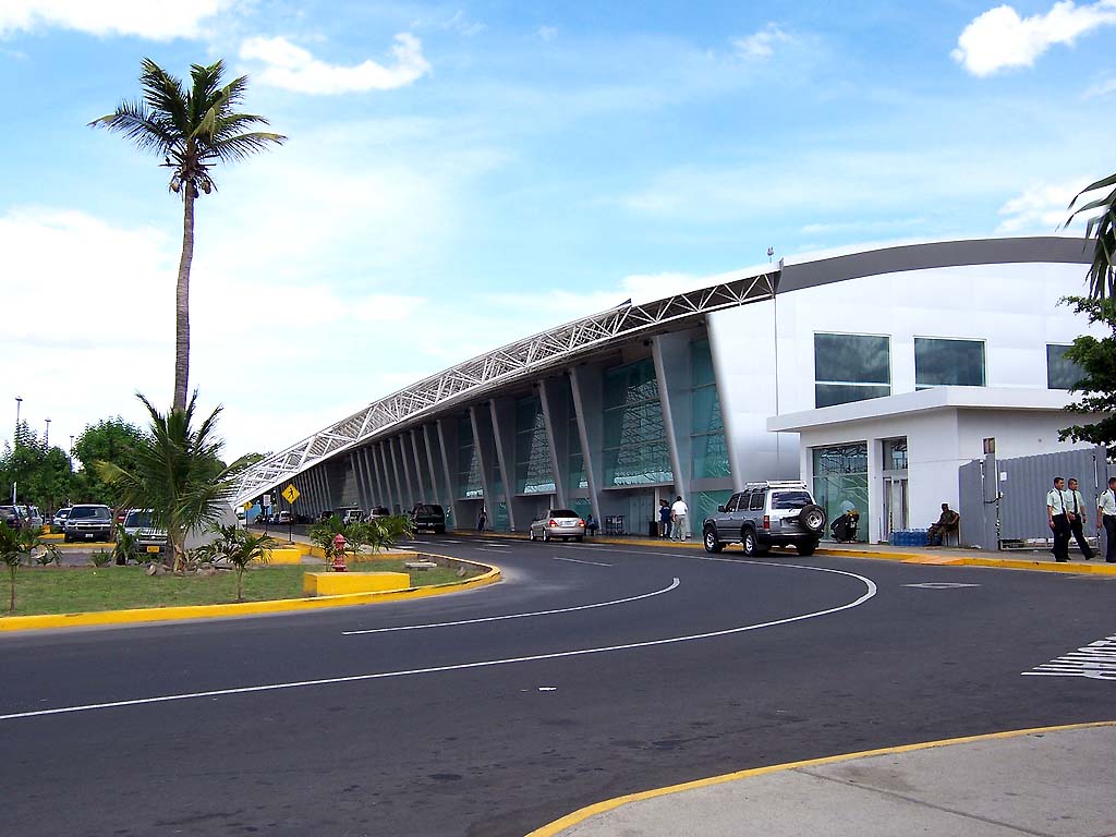 Fachada del Aeropuerto Internacional de Managua, Augusto C. Sandino