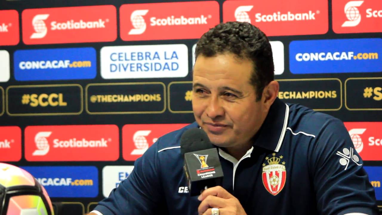 Otoniel Olivas en conferencia de prensa de Concacaf Liga de Campeones.
