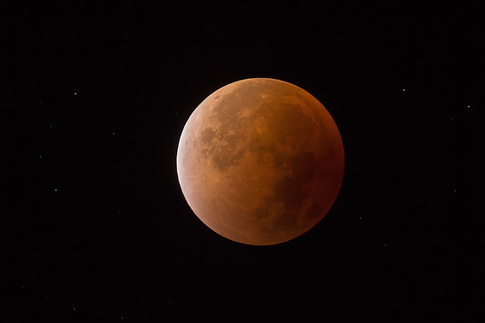 Así luce una "Luna de Sangre". Foto de Pixabay.