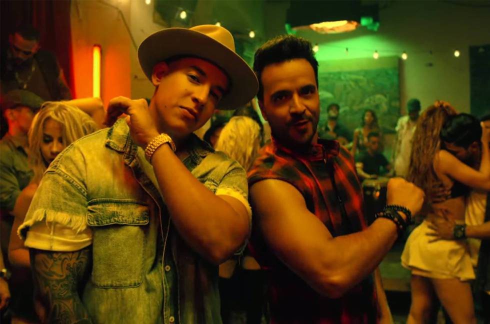 Los artistas puertorriqueños Daddy Yankee y Luis Fonsi en el video "Despacito".