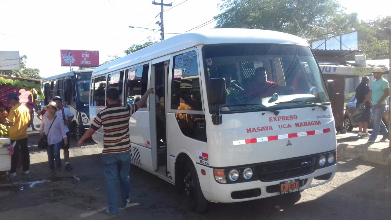 Muchos usuarios han expresado su inconformidad sobre el aumento de 5 córdobas en la tarifa para los tramos dentro de la ruta Managua-Masaya. Foto: Héctor Rosales
