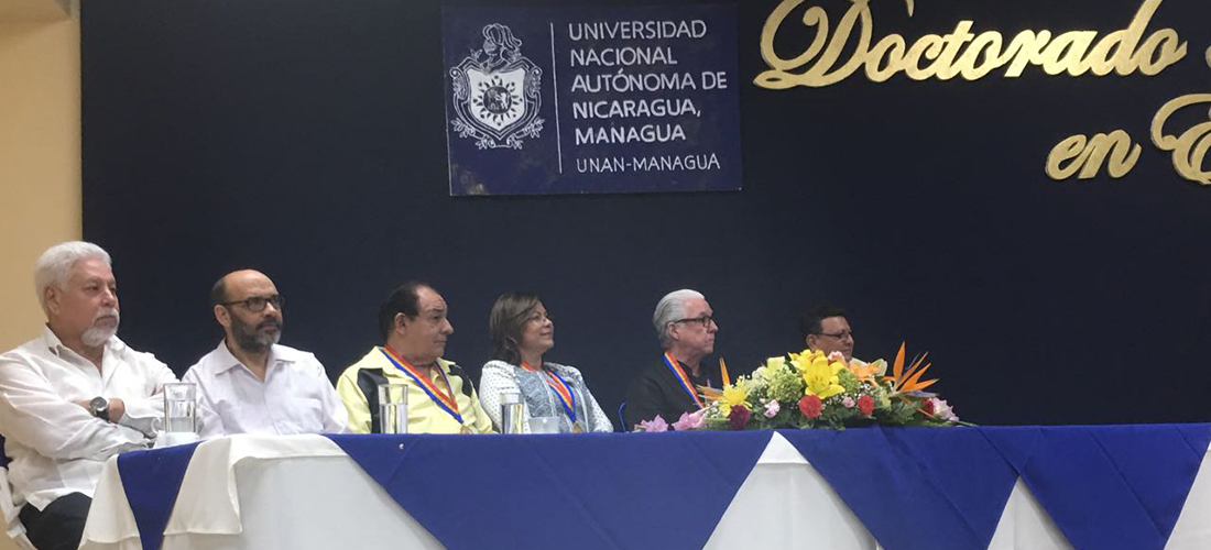 Ambos artistas nicaragüenses recibieron por parte de las autoridades de la UNAN-Managua el Doctorado Honoris Causa en Educación