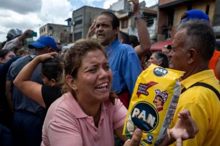 Venezolanos protestan por escasez de alimentos.