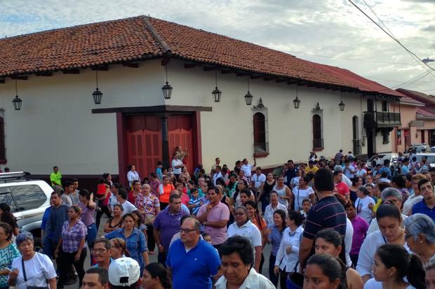 De acuerdo con la programación contemplada al patronazgo, la venerada imagen salió a las 5:00 p.m. del Santuario de Nuestra Señora de la Merced.