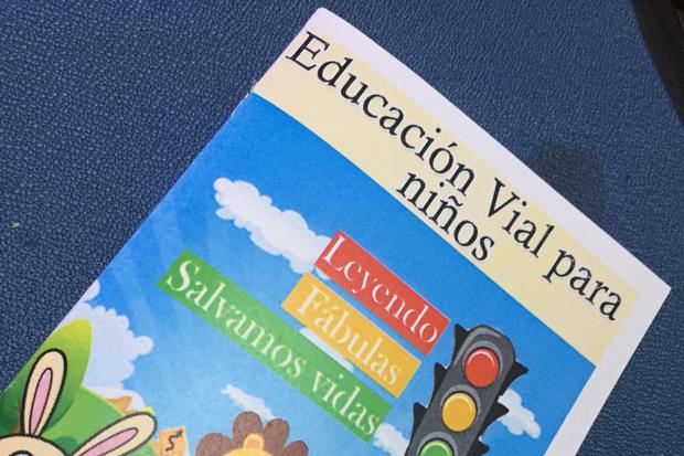 Universitarios crean libro de educación vial dirigido a la niñez