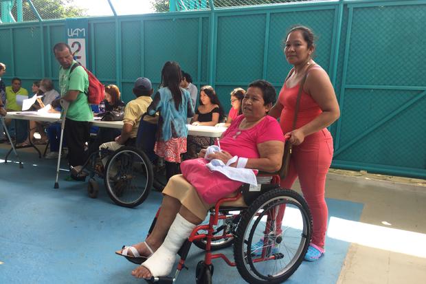 Nicaragüenses de escasos recursos reciben sillas de ruedas