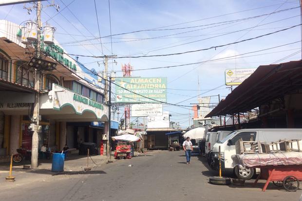 Comercios cerrados en el Mercado Oriental, el más grande de Centroamérica, durante la jornada de paro nacional en Nicaragua. Foto: Walkiria Chavarría.