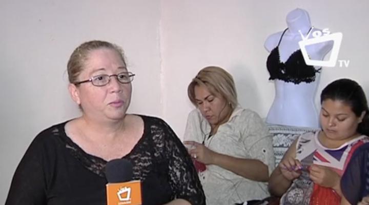 Madre e hijo emprenden micro empresa de moda