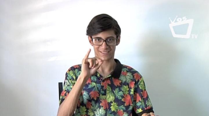 Leslie Zelaya, joven con discapacidad auditiva que contagia su optimismo