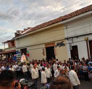 De acuerdo con la programación contemplada al patronazgo, la venerada imagen salió a las 5:00 p.m. del Santuario de Nuestra Señora de la Merced