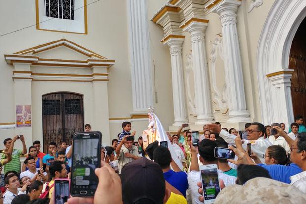 De acuerdo con la programación contemplada al patronazgo, la venerada imagen salió a las 5:00 p.m. del Santuario de Nuestra Señora de la Merced