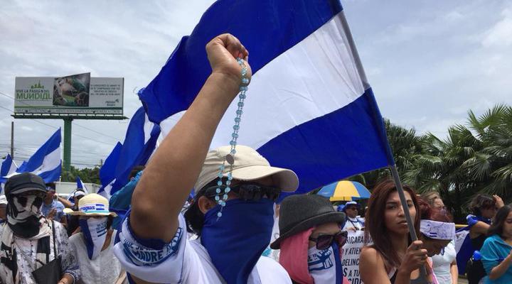 Cardenal Brenes: “La bandera es parte de nuestra identidad nacional"