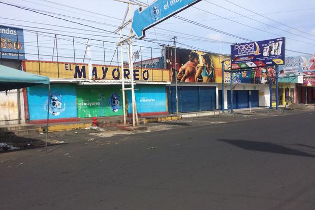 Comercios cerrados en el Mercado Oriental, el más grande de Centroamérica, durante la jornada de paro nacional en Nicaragua. Foto: Walkiria Chavarría.