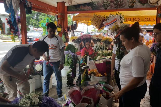 Cementerio Oriental en el Día de las Madres