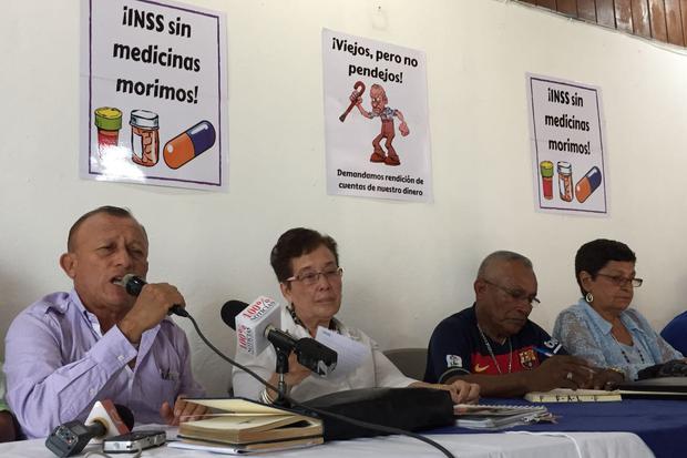 Jubilados continúan demandando entrega de medicinas al INSS