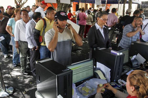 Pocos utilizan servicio en línea para obtener el sticker de rodamiento