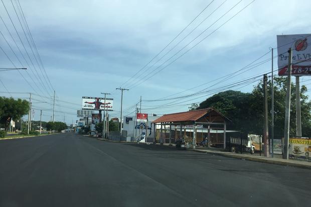 Vacía. Así luce carretera a Masaya durante el paro nacional. Esta vía es una de las arterias más transitadas de Managua. Foto: Gerall Chávez.