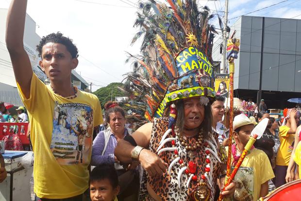 El Cacique Mayor se unió a la procesión en la rotonda Centroamérica. Foto: Elizabeth Reyes.
