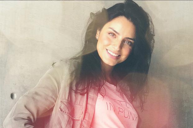 Aislinn Derbez inicia con las celebraciones en la espera de su primogénito