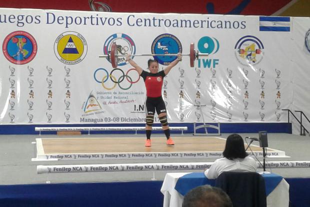 Silvia Artola gana tres medallas de oro para Nicaragua en halterofilia