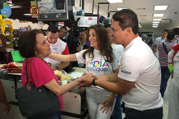 Aproquen agradece a los donantes en La Colonia