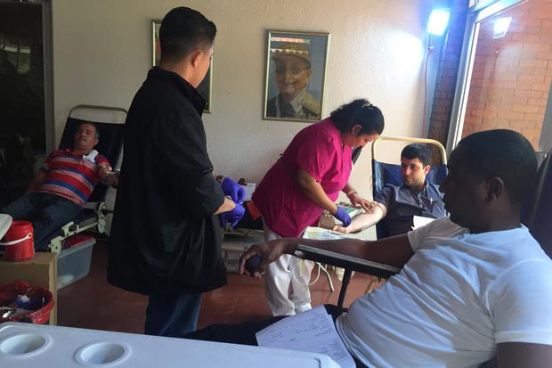 Cubanos en Nicaragua donan sangre para afectados por Nate