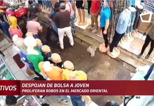 Queda grabado en cámara de seguridad modus operandi de carterista en el Oriental