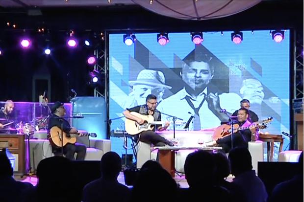 Luis Enrique cautiva a fans nicas con el show Cómplices Unplugged