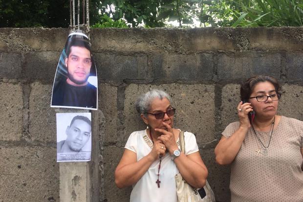 Fotografías de los jóvenes desaparecidos en Nicaragua y cuyos familiares aseguran que están en las celdas de la Dirección de Auxilio Judicial en Managua, conocidas como "El Chipote". Foto: Walkiria Chavarría.