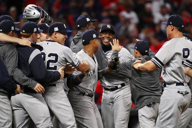 Yankees remontan frente a Indios y se clasifican a serie de campeonato