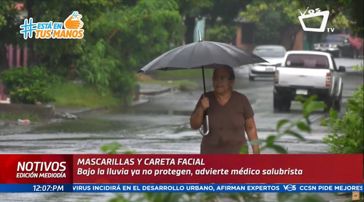 Mascarillas y careta facial no protegen bajo la lluvia, advierte experta