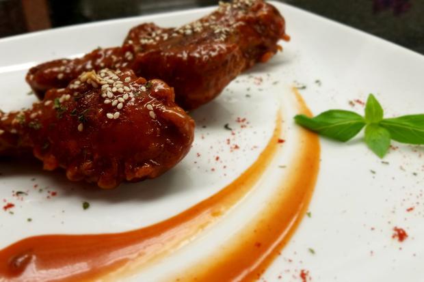 Piernas de pollo en salsa búfalo... ¡A comer se ha dicho!