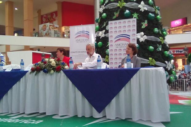 Estudiantes de 48 colegios aprenden a emprender