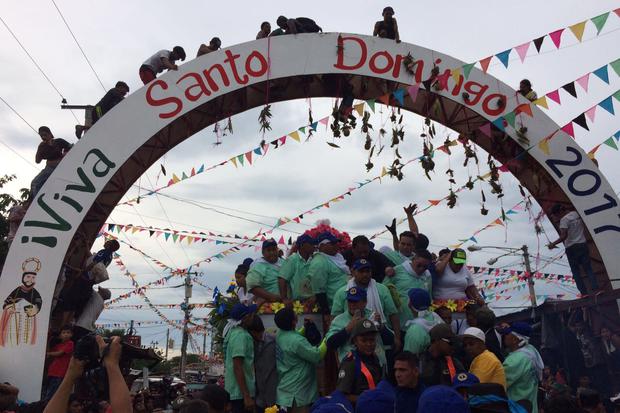 Gancho de Camino recibe a Santo Domingo y es trasladado en barco a su morada