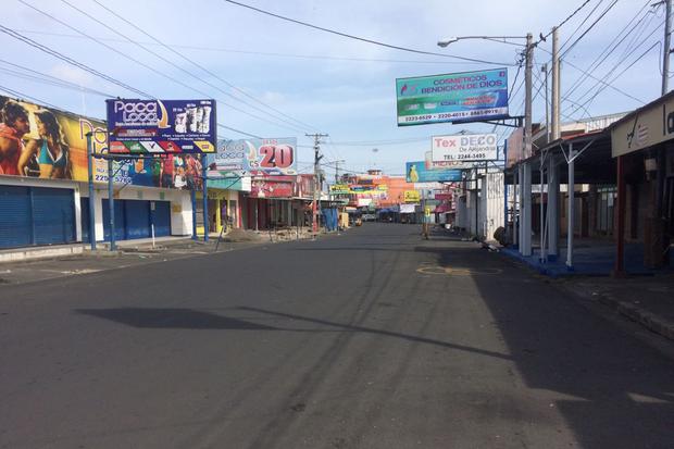 Comercios cerrados en el Mercado Oriental, el más grande de Centroamérica, durante la jornada de paro nacional en Nicaragua. Foto: Walkiria Chavarría.