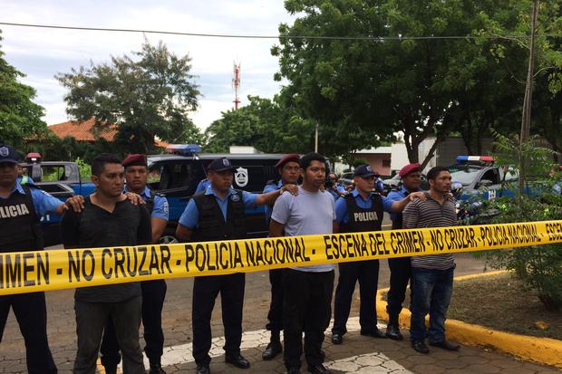 Presuntos asesinos de comerciante estarían vinculados a asesinato de policía y caponero