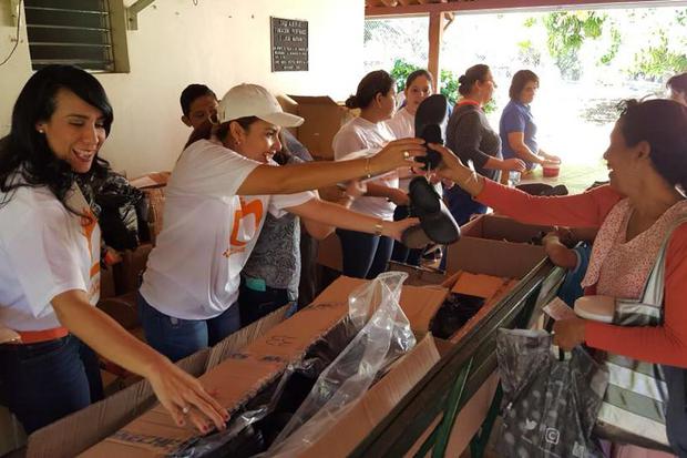 En la actividad se contó con piñatas, payasos, pinta caritas, pastel, entrega de zapatos y juguetes.