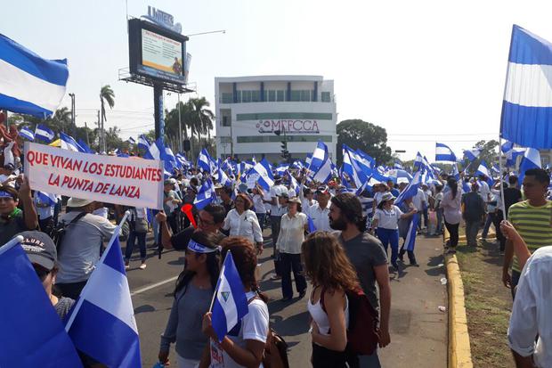 Ambiente de la Marcha Azul y Blanco en Managua, Nicaragua. Fotos: Elizabeth Reyes y Michelle Polanco