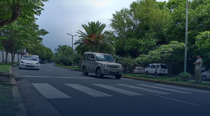 Paso de cebra, una señalización vial que pocos conductores respetan en Nicaragua