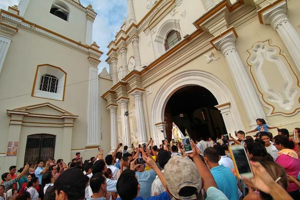 Leoneses festejan 106 años de patronazgo de la Virgen de la Merced