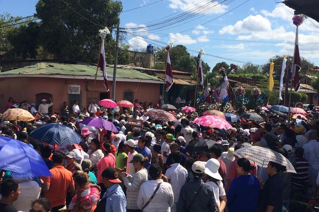 Cristianos viven pasión y muerte de Jesucristo