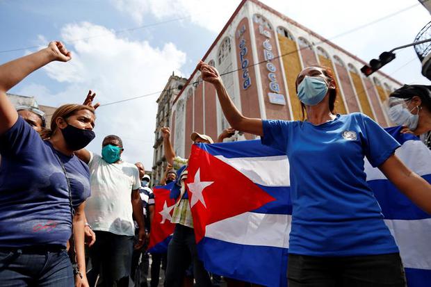 La población cubana marchó este domingo. El presidente Díaz-Canel instó a sus partidarios a salir a las calles listos para el "combate", como respuesta a las protestas .