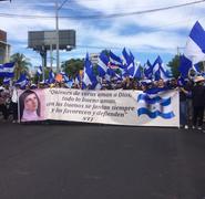 A la marcha de las Madres de Abril se han unido la empresa privada, movimientos universitrarios Foto: Walkiria Chavarría.