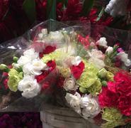 Las flores de madroño, mil flores, la pascua entre otras son de las más buscadas para adornar a la virgen este 7 de diciembre.
