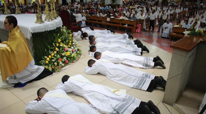 20 sacerdotes son nombrados vicarios parroquiales