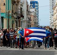 La población cubana marchó este domingo. El presidente Díaz-Canel instó a sus partidarios a salir a las calles listos para el "combate", como respuesta a las protestas .