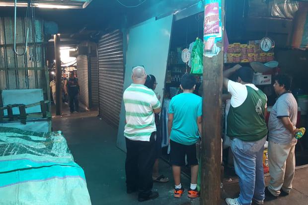 Ambiente en el mercado Israel Lewites en Managua este 14 de junio, día del paro nacional en Nicaragua. Foto: Jimmy Romero.