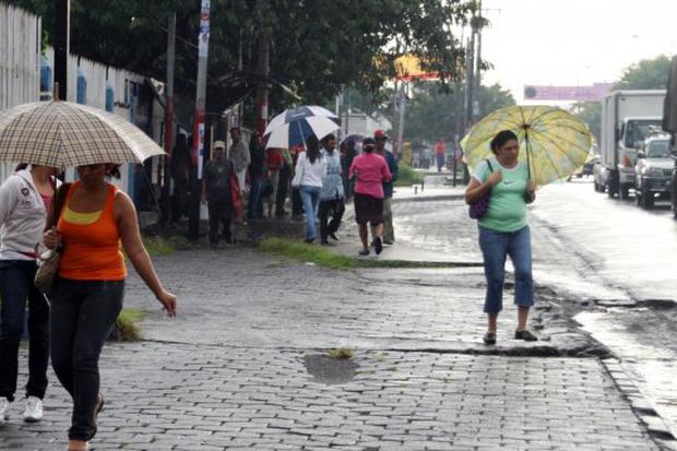 Gobierno se mantiene vigilante ante sistema de baja presión en el país