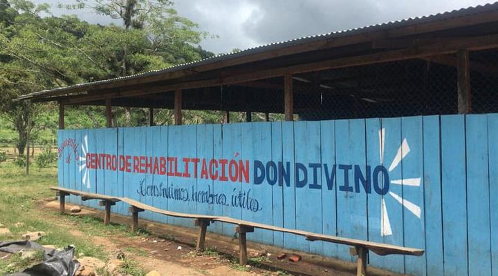 Centro de rehabilitación despide a trabajador por hacerse pasar por médico