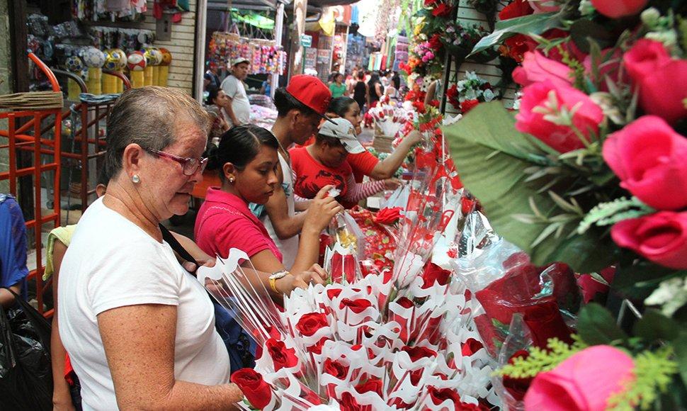 Comercio reportan ventas bajas en celebracion a las madres.